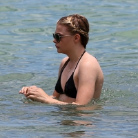 chloe-mm-at-the-beach-in-miami-2nd-august-2014_20.jpg