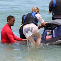 chloe-mm-at-the-beach-in-miami-2nd-august-2014_36.jpg