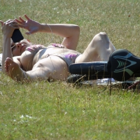 Bikini girl laying out in the park DSC00537 (2500x1875) (2000x1500).jpg