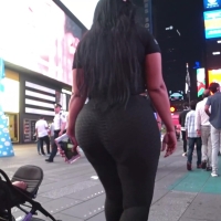 Ebony milf in leggings