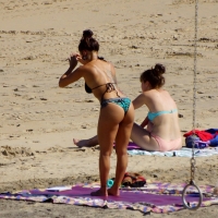 Sexy candid beach girls