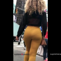 Ebony ass in yellow leggings
