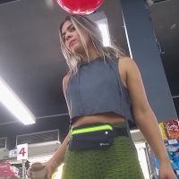 Blonde in Tik Tok leggings