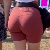 PAWG redhead in Peach Lulu Shorts.mov-2025-01-26-11h03m12s095.jpg