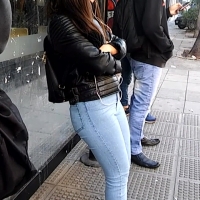 Pretty Latina in jeans