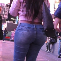 Latina jeans bubble