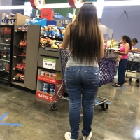 Big Latina jeans booty