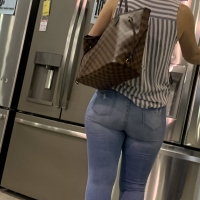 Blonde milf ass in jeans