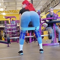 Red haired gym hottie