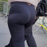 Black leggings booty (horizontal)