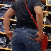 Big booty in jeans