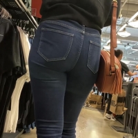 Skinny booty in jeans