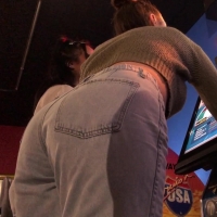 Arcade babe in jeans