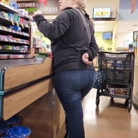 Big booty nerdy milf