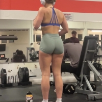 Sexy gym babe