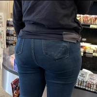 PAWG jeans jiggle