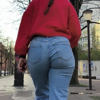 Nerdy brunette PAWG