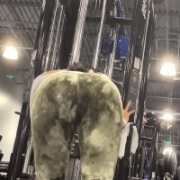 Thick gym Latina (vertical)