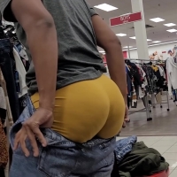Sexy candid big booty black babe in yellow spandex shorts trying on clothes ylwoiasundndjasslgoeasmmn.mp4-2023-04-10-17h08m30s718.jpg