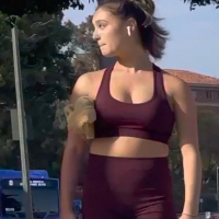 Maroon hottie