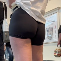 Big booty brunette