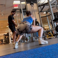 Nerdy gym hottie