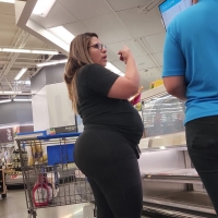 Preggo mega booty