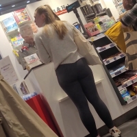 blonde in tight grey leggings.mp4-2024-05-11-10h08m57s644.jpg