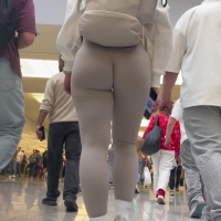 Big booty in leggings