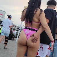 PAWG raver in pink