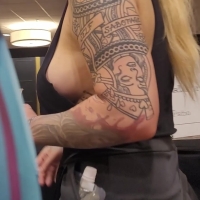 Sexy side boob