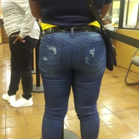 Thick ebony in jeans