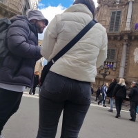 Big booty brunette