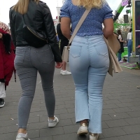 Two blond PAWGS