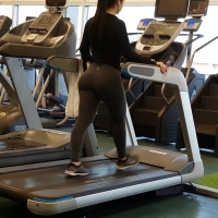 Treadmill hottie