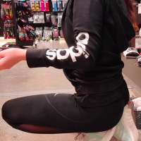 Shoe store hottie