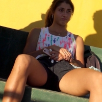 Track Latina in purple