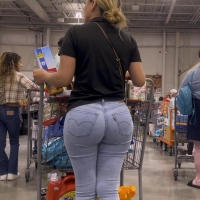 Big booty Latina babe