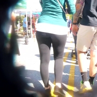 Blonde booty in leggings