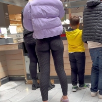 Tik Tok leggings babe
