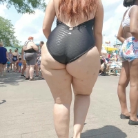 Thick swimsuit chick