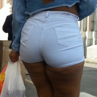 Neck breaking booty