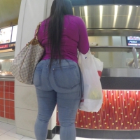 Big booty black girl in jeans