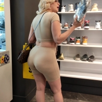 Shoe store PAWG (1080p)