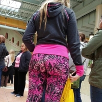 Blonde jiggly booty