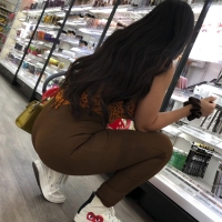 Latina in brown leggings