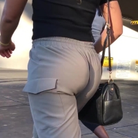 Ebony booty in pants