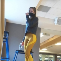 Yellow leggings gym girl