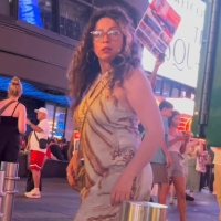 Skirt lift Latina