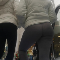 Grey leggings jiggle